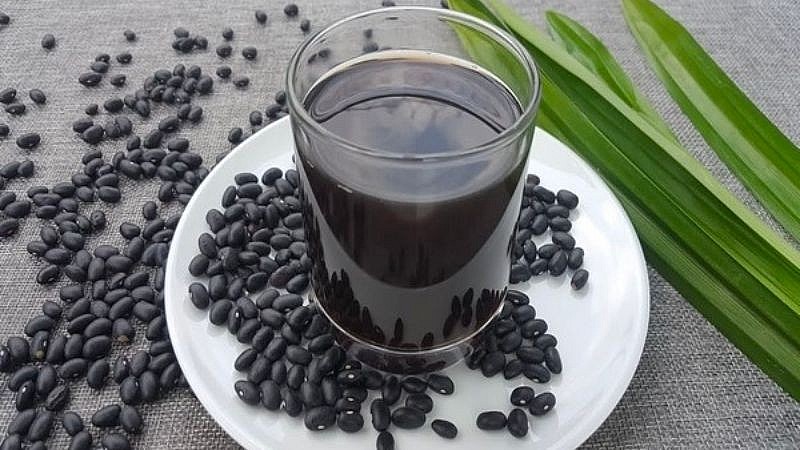 Nước đậu đen rất dồi dào về chất dinh dưỡng, có tác dụng cung cấp dưỡng chất cho cơ thể. Ảnh minh họa