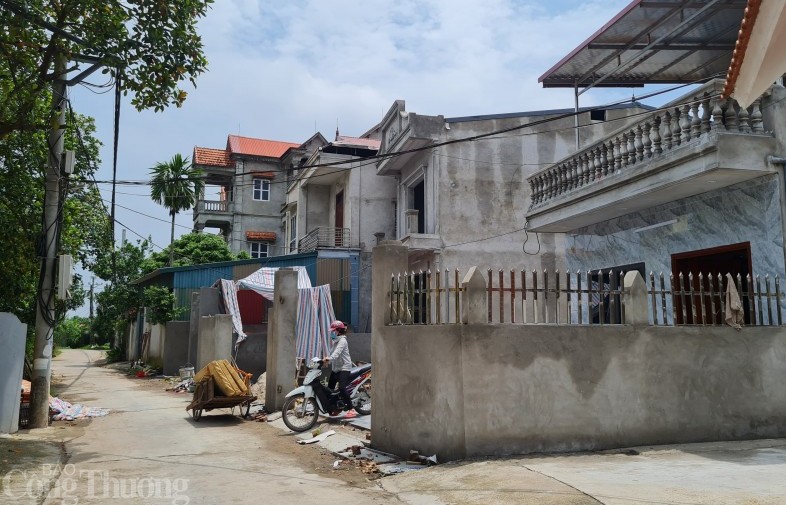 Phúc Thọ, Hà Nội: Bỗng dưng gánh nợ, mất đất vì… cho mượn sổ đỏ