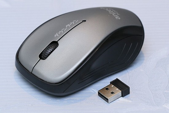 Nên chọn chuột không dây với pin rời hay pin tích hợp?