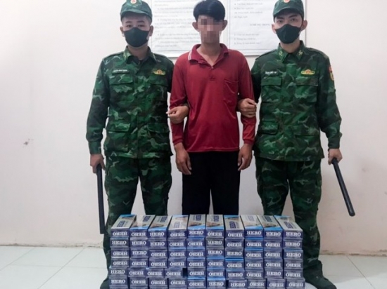 Bản tin Chống buôn lậu 7/11: Bị phạt 80 triệu đồng vì bán trang sức CHANEL nhái; Bắt 1.000 bao thuốc lá