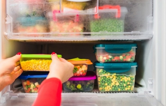Những thực phẩm nào không nên bảo quản trong ngăn tủ đông?