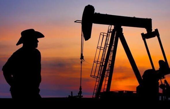 Giá dầu tăng do lo ngại nguồn cung toàn cầu thắt chặt