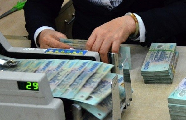 Lãi suất tiền gửi ngân hàng tiếp tục xuống mức thấp kỷ lục