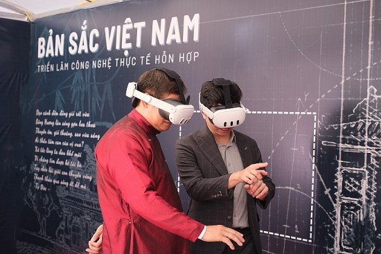 Trải nghiệm di sản Huế bằng công nghệ thực tế ảo MR tại Ngày hội hữu nghị Việt Nam - Lào