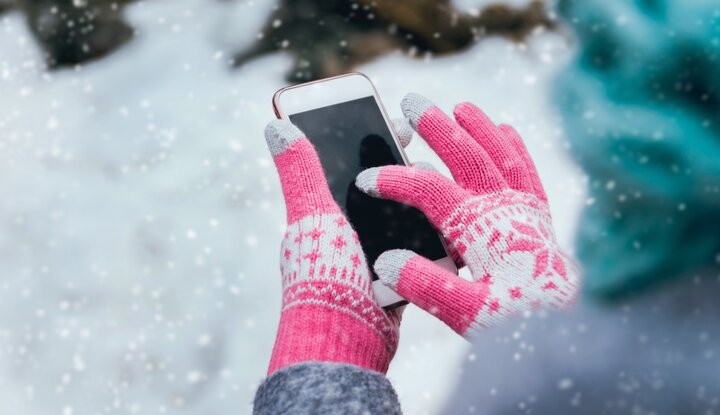 Vì sao khi thời tiết lạnh pin điện thoại sụt nhanh hơn?