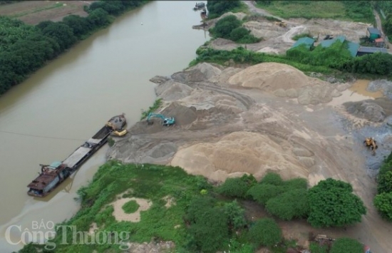 Đông Anh, Hà Nội: Chỉ 3km bờ sông có tới 5 bãi tập kết cát trái phép