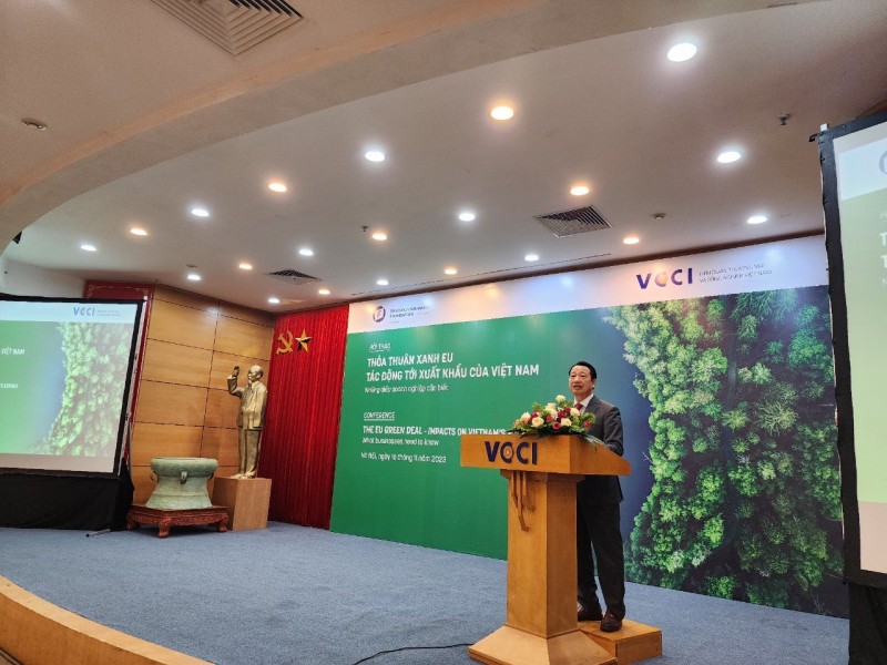 ông Nguyễn Quang Vinh, Phó Chủ tịch Liên đoàn Thương mại và Công nghiệp Việt Nam phát biểu tại Hội thảo