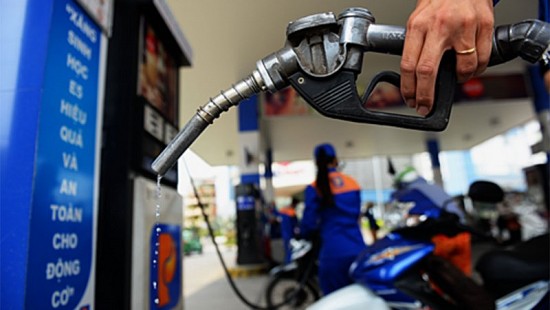 Giá xăng, dầu đồng loạt tăng mạnh, RON95 vượt 24.000 đồng/lít