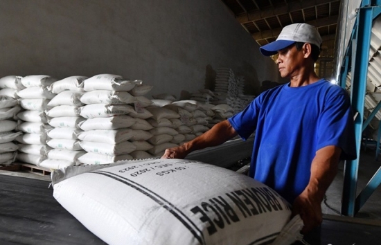 Giá gạo Việt lập đỉnh mới, nguồn cung toàn cầu giảm mạnh