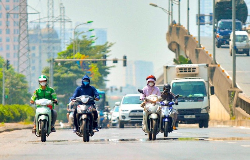Thời tiết chiều nay 23/11/2023: Miền Bắc tăng nhiệt, Trung Bộ mưa dông