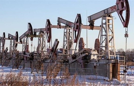 Giá dầu giảm gần 1% do OPEC+ trì hoãn cuộc họp chính sách