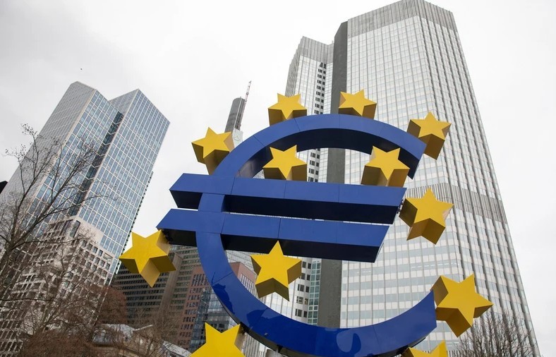 Kinh tế sụt giảm, Eurozone đối mặt với nguy cơ suy thoái ngày càng cao