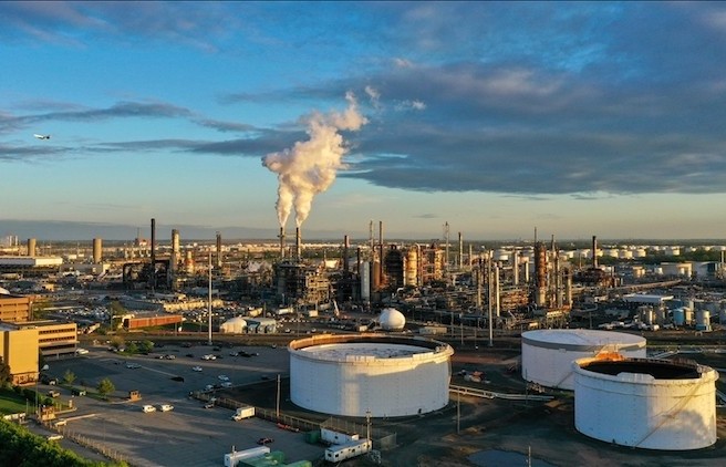 Giá dầu có thể biến động giằng co trước thềm họp OPEC+