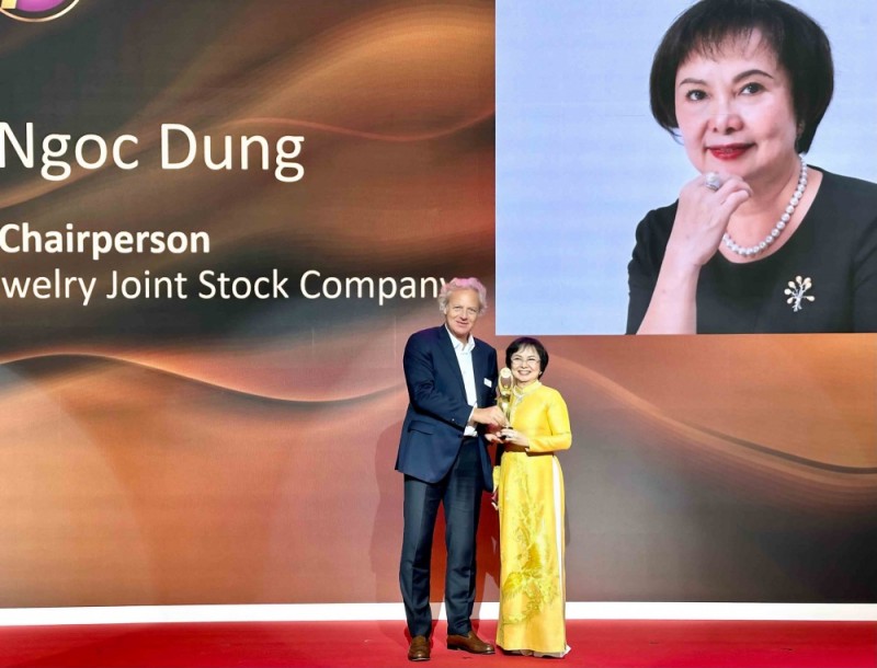 Bà Cao Thị Ngọc Dung, Chủ tịch HĐQT PNJ được vinh danh là một trong 40 biểu tượng xuất sắc nhất (Extraordinary 40) ngành kim hoàn thế giới. 