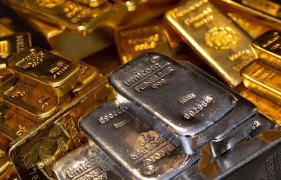 Kim loại quý diễn biến trái chiều sau dữ liệu GDP Mỹ