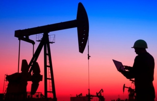 Giá dầu thế giới giảm sâu bất ngờ, dầu Brent mất mốc 75 USD/thùng