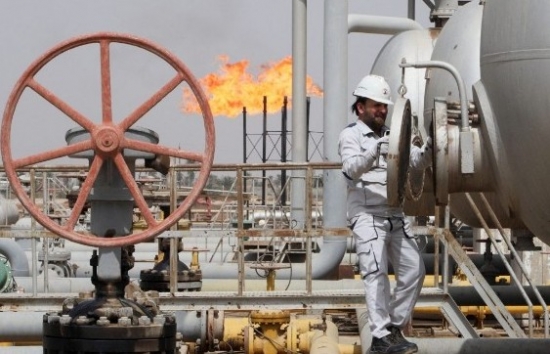 Giá dầu thế giới tiếp tục lao dốc