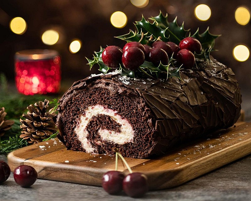 Bánh khúc cây là món ăn không thể thiếu trong Lễ Giáng sinh