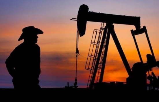 Giá dầu suy yếu hơn 3% do lo ngại về nhu cầu