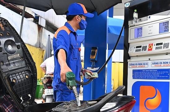 Giá xăng dầu hôm nay ngày 4/4/2024: Giá dầu thế giới ổn định ở mức cao, trong nước điều chỉnh thế nào?