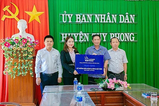 Triển khai hệ thống đèn năng lượng mặt trời phục vụ dân sinh tại Bình Thuận