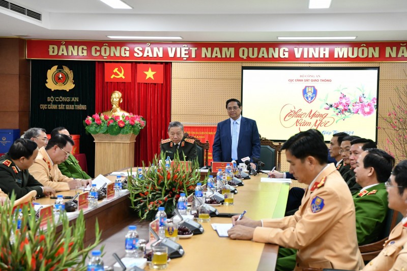 hủ tướng Phạm Minh Chính phát biểu ý kiến tại buổi đến thăm, chúc Tết lực lượng Cảnh sát giao thông.