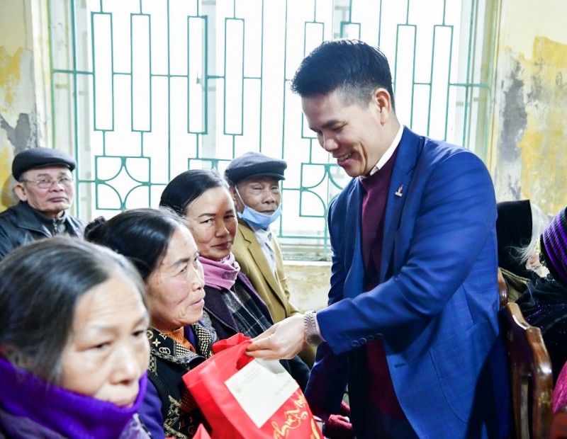 PV GAS thăm và tặng quà cho gia đình chính sách, hộ nghèo nhân dịp Xuân Giáp Thìn 2024
