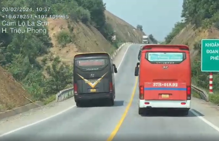 Cảnh sát giao thông ghi hình xử phạt tài xế vượt ẩu trên cao tốc Cam Lộ - La Sơn