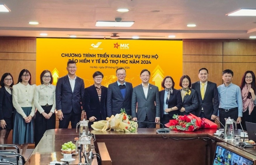 MIC và Vietnam Post phối hợp triển khai dịch vụ thu hộ bảo hiểm y tế bổ trợ 2024