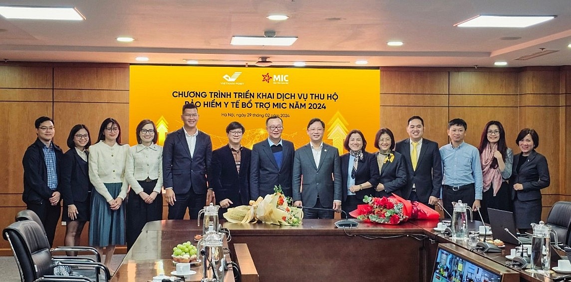 MIC và Vietnam Post phối hợp triển khai dịch vụ thu hộ bảo hiểm y tế bổ trợ 2024