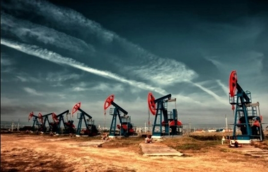 Giá dầu suy yếu trước mối lo ngại về triển vọng nhu cầu