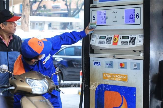 Thủ tướng Chính phủ: Dứt điểm thực hiện hóa đơn điện tử trong bán lẻ xăng dầu trong tháng 3
