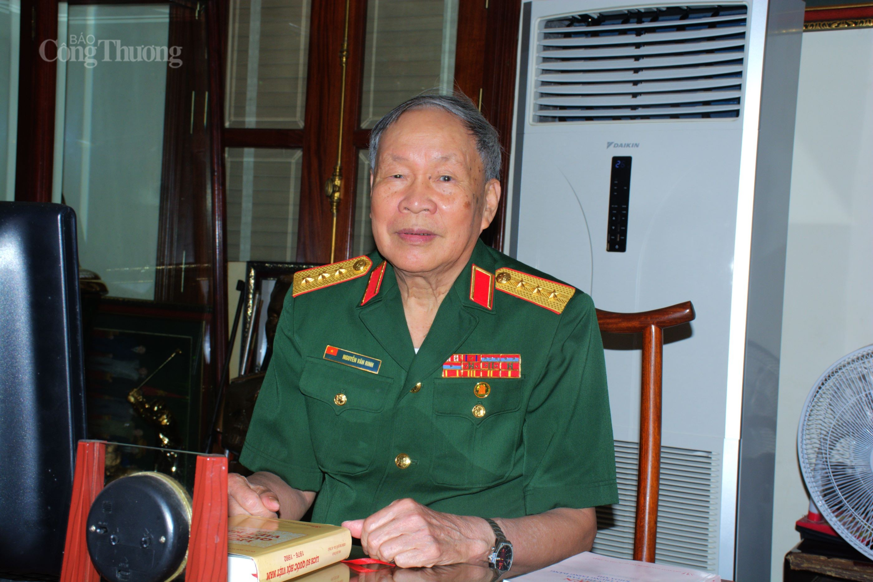Thượng tướng Nguyễn Văn Rinh chia sẻ với phóng viên Báo Công Thương