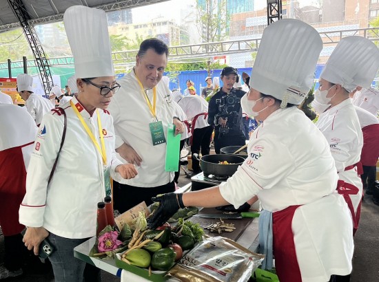 Ấn tượng giao lưu quốc tế món ngon có nguyên liệu từ sâm và hương liệu, dược liệu