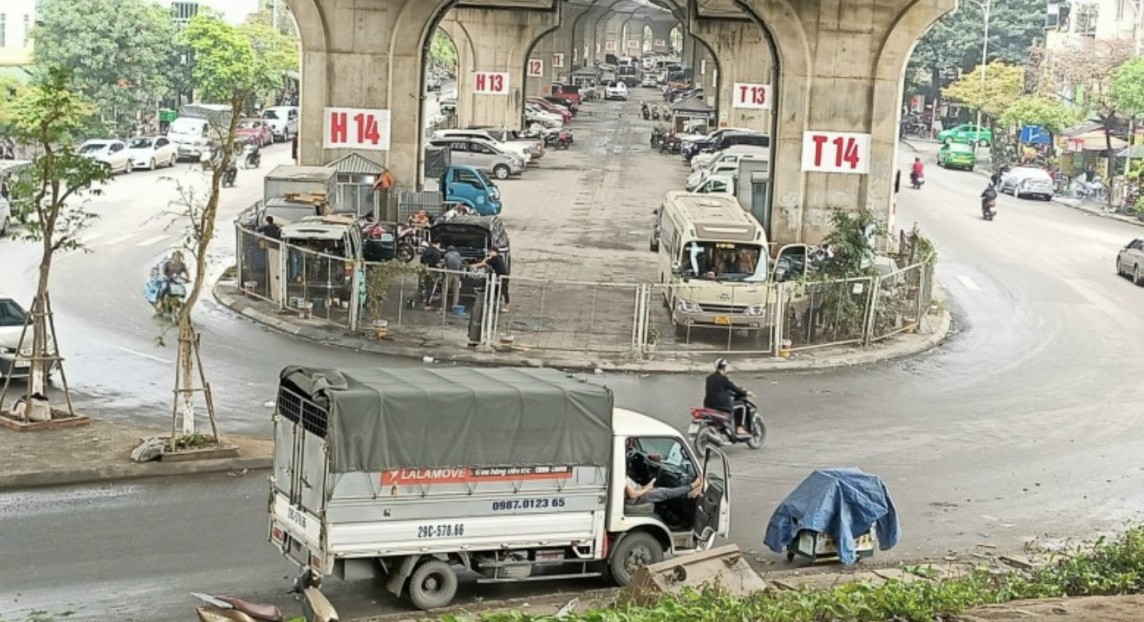 Hà Nội vẫn “khát” bãi đỗ xe ô tô: Chuyên gia nói gì?