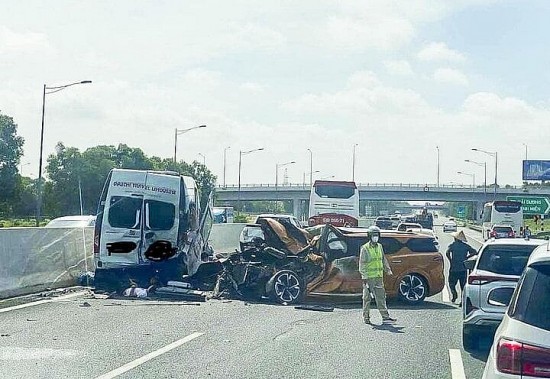 Tai nạn 11 người thương vong trên cao tốc Hà Nội-Hải Phòng: Trách nhiệm những người liên quan?