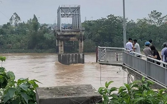 Sập cầu Phong Châu (Phú Thọ): Các phương tiện sẽ di chuyển như thế nào?