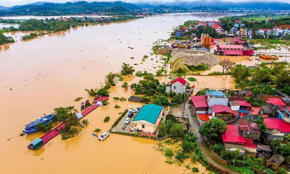 Miền Bắc căng mình giữa bão lũ lịch sử hơn 65 năm qua