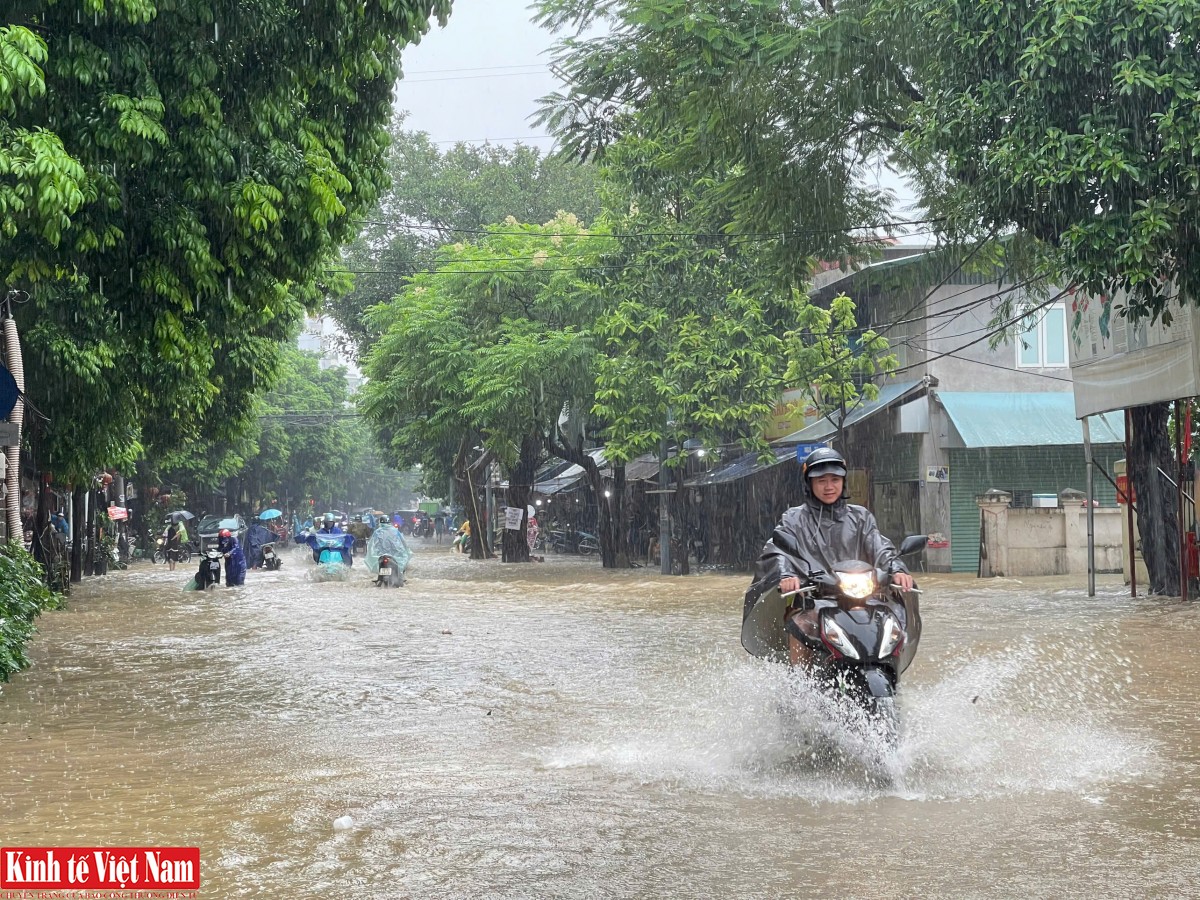 Chuyên gia bàn giải pháp "mở lối thoát" ngập úng cho Thủ đô