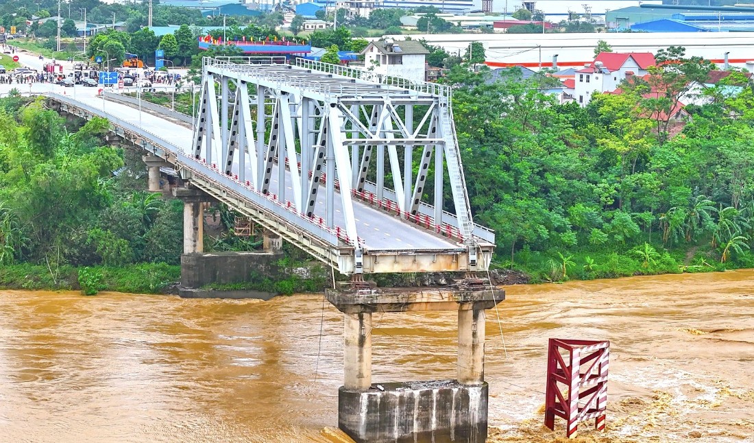 Bộ Giao thông vận tải nói gì về nguồn vốn làm cầu Phong Châu mới?