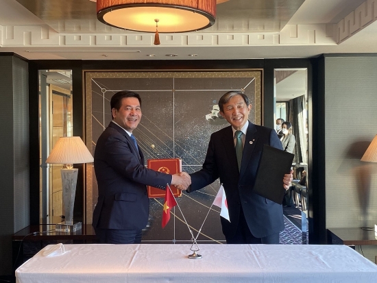 Bộ trưởng Bộ Công Thương Nguyễn Hồng Diên tiếp và làm việc với Thống đốc tỉnh Wakayama tại Tokyo