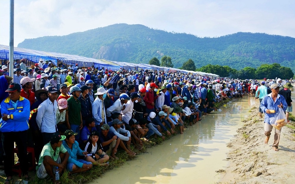 tung bung le hoi dua bo bay nui cung number 1 cola