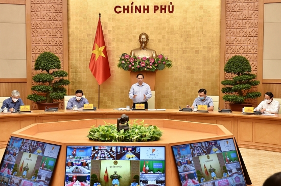 Thủ tướng Phạm Minh Chính: Đảm bảo thông suốt chuỗi cung ứng, không ban hành giấy phép con