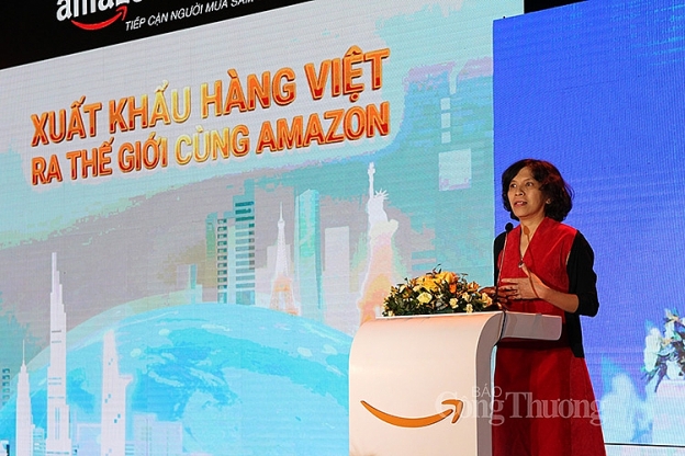bà Lại Việt Anh- Phó Cục trưởng Cục TMĐT và Kinh tế số phát biểu tại Hội thảo