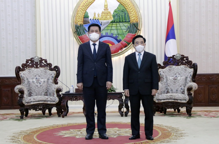 Bộ trưởng Bộ Công Thương Nguyễn Hồng Diên tiếp kiến Thủ tướng Lào