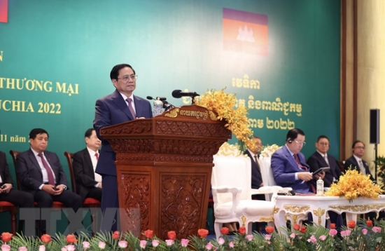Thủ tướng dự Diễn đàn xúc tiến đầu tư và thương mại Việt Nam - Campuchia