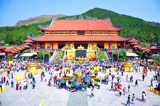 Quảng Ninh: TP Uông Bí yêu cầu chùa Ba Vàng báo cáo bổ sung về tiền công đức