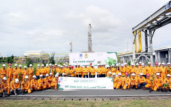 Công ty Khí Cà Mau phát động phong trào “Trồng cây trên công trình khí”