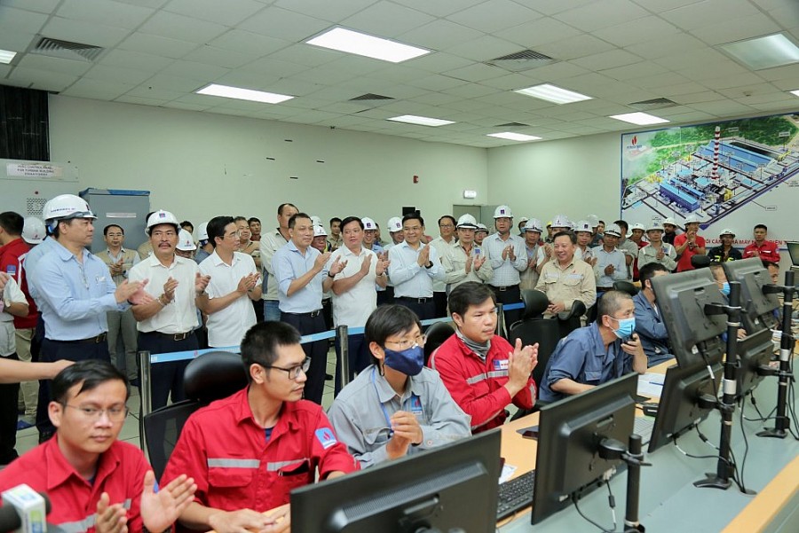  Lãnh đạo Bộ Công Thương, tỉnh Thái Bình, Petrovietnam chứng kiến mốc hòa lưới đồng bộ bằng than Tổ máy số 1, Nhà máy Nhiệt điện Thái Bình 2