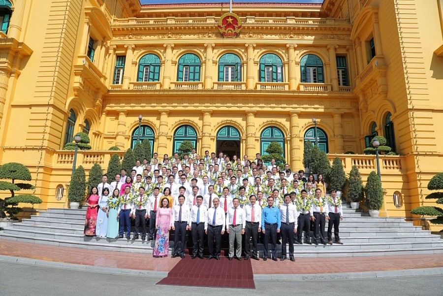 Chủ tịch nước Nguyễn Xuân Phúc gặp mặt các cán bộ, người lao động Dầu khí tiêu biểu trong phong trào lao động sáng tạo